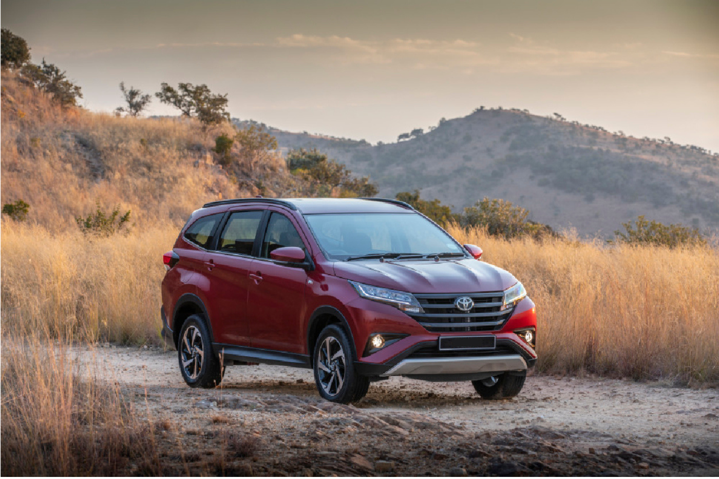 Explorar nuevas aventuras será más fácil y emocionante con el Toyota Rush, gracias a su equipamiento de luces LED. Estas no solo realzan su aspecto moderno y deportivo, sino que también ofrecen la seguridad necesaria para tus travesías.
