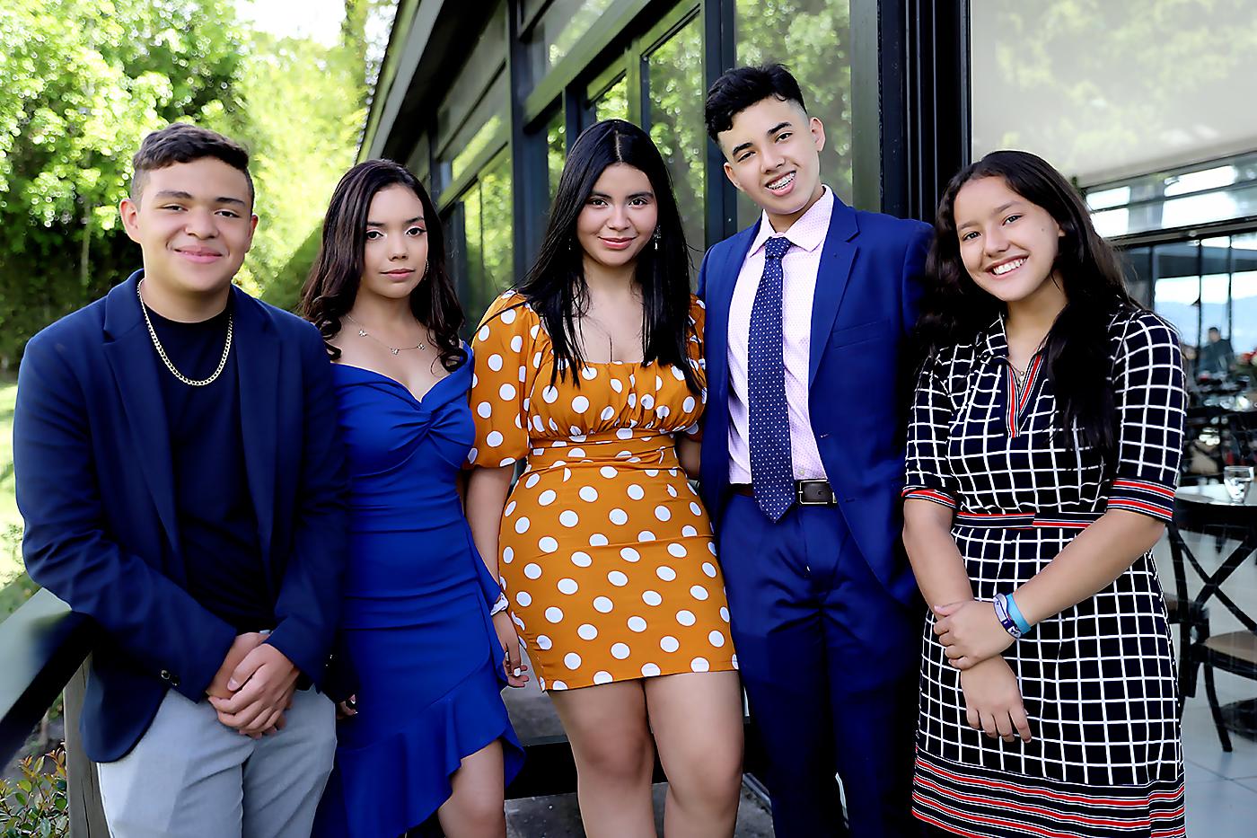Julio Torres, Andrea Castellanos, Alisson Martínez, Dennis Guerra y Débora Hernández