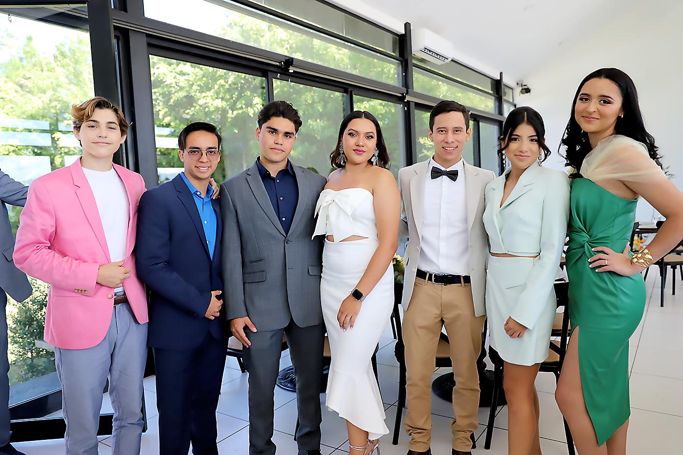 Rino Guerrero, Fernando Farias, José Cruz, Camila Flores, José Obando, Valeria Ramos y Sara Solano