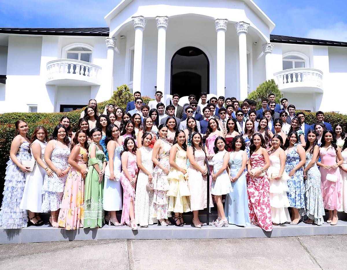 En una cálida mañana los seniors 2026 de la Macris School celebraron su esperado Senior Brunch en Invernaderos del Trigo. Los futuros graduados compartieron una reunión que marcó el inicio de su último año escolar. Los jóvenes disfrutaron de un exquisito desayuno y crearon momentos especiales que guardarán para siempre.
