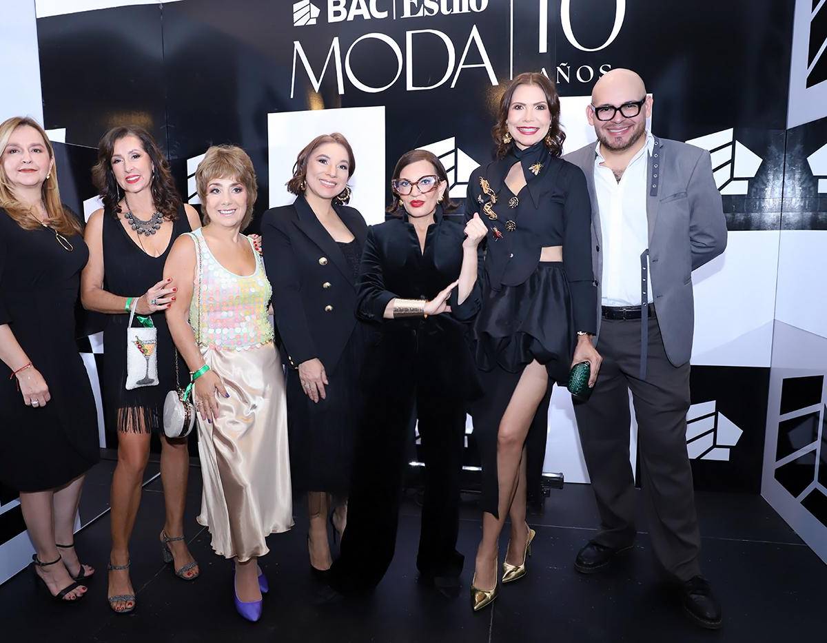 <b>La fiesta de la moda más importante de Honduras fue todo un éxito. BAC Estilo Moda celebró su décima edición, consolidándose como la plataforma más influyente del país para impulsar el talento y el diseño hecho en Honduras. Fue una noche vibrante, llena de color, creatividad y grandes invitados, donde se presentaron propuestas para el 2026 y el cierre estuvo marcado por un animado cóctel.</b>
