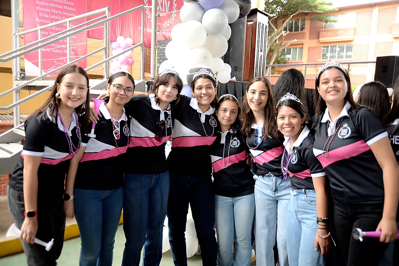 Sofía Panting, Natalia Lagos, Adriana Suasnavar, María Fernanda Lagos, Daniela Sequeira, Mariana Álvarez, Ana Paola Medina y Andrea Madero.
