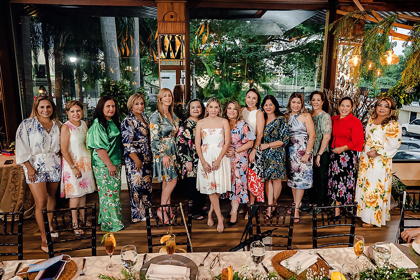 Wanda Mainardi, Cora Gutiérrez, Rosamaria Kattán, EdnaCoello, Mary Faraj, Lesbia Zambrano, Stephanie Ewens, Mayte Ewens, Angélica Hernández, Gabriela Vilchez, Lourdes Juárez, Emy Marzuca, LilianaVelásquez y Rosibel Jeer.