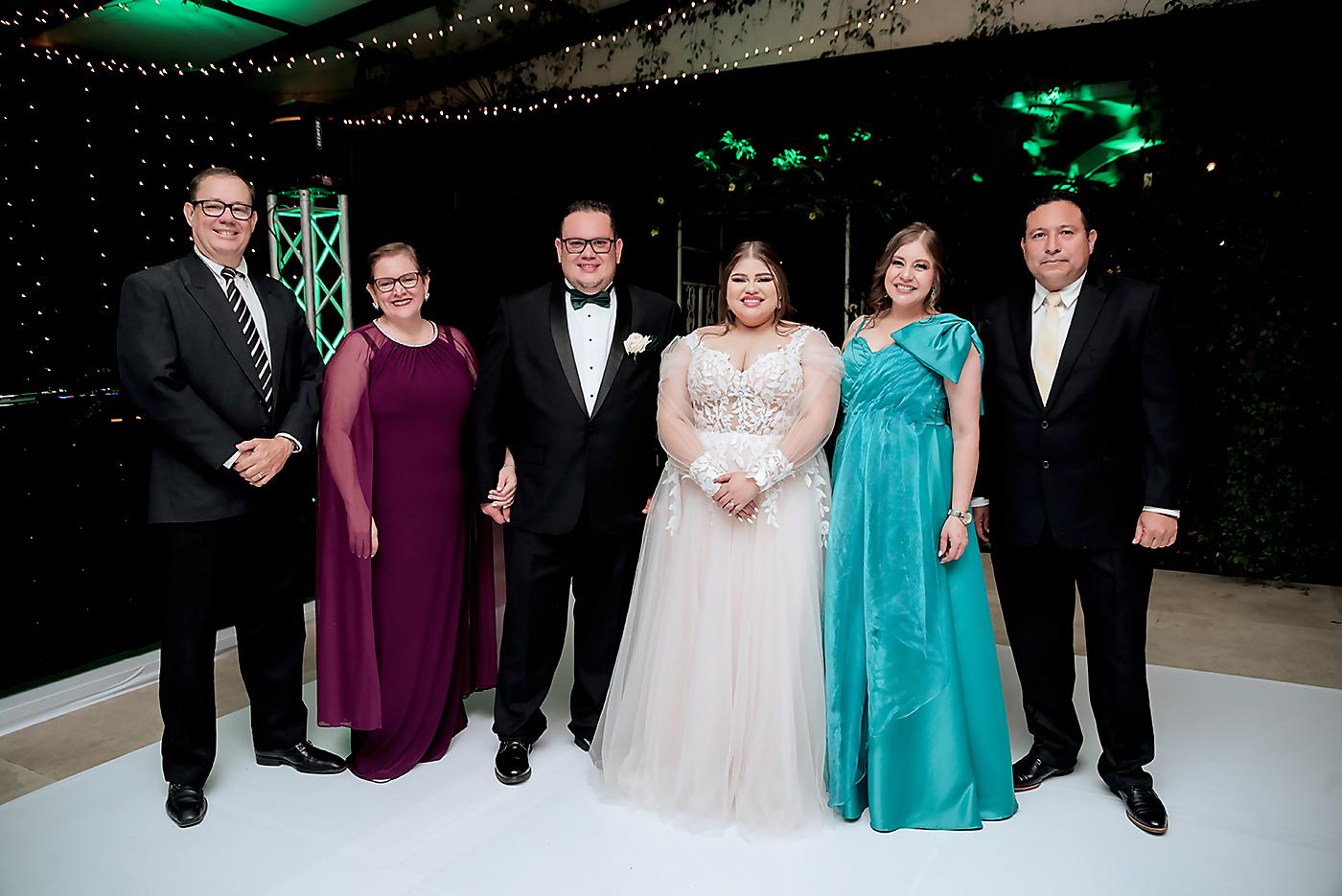 Guillermo Risso, Italia Rizzo, Ariel Risso, Andrea Monjarrez, Carolina Oyuela y Edwin Monjarrez.