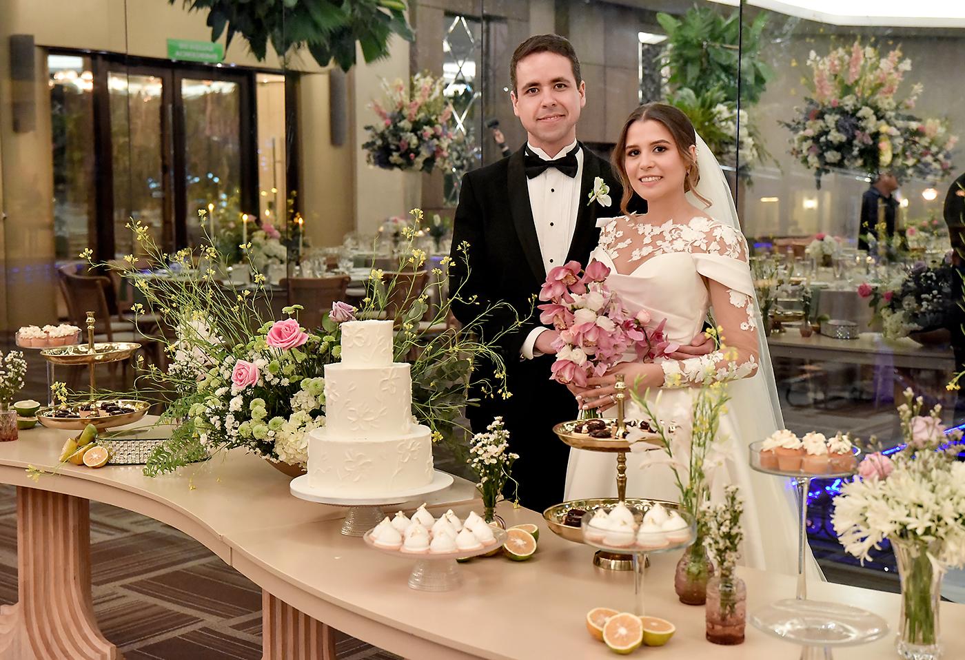 Guillermo Bográn y Alexa Girón celebran su boda