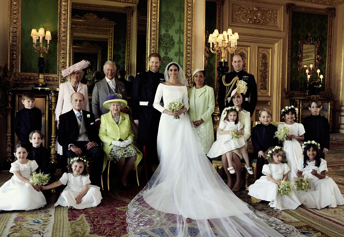 19 de mayo de 2018: su nieto Harry se casa con la actriz estadounidense mestiza Meghan Markle, lo que se considera como un símbolo de la modernización de la monarquía británica.