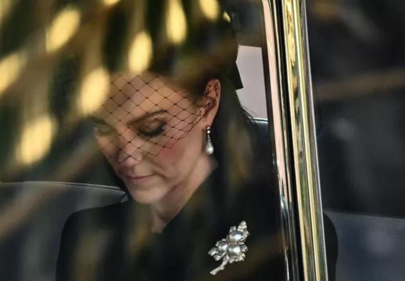 La familia real llega a la Abadía de Westminster para el servicio fúnebre de la reina Isabel II