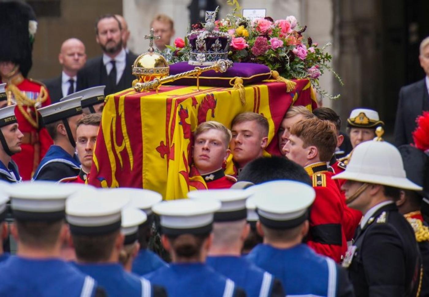 La familia real llega a la Abadía de Westminster para el servicio fúnebre de la reina Isabel II