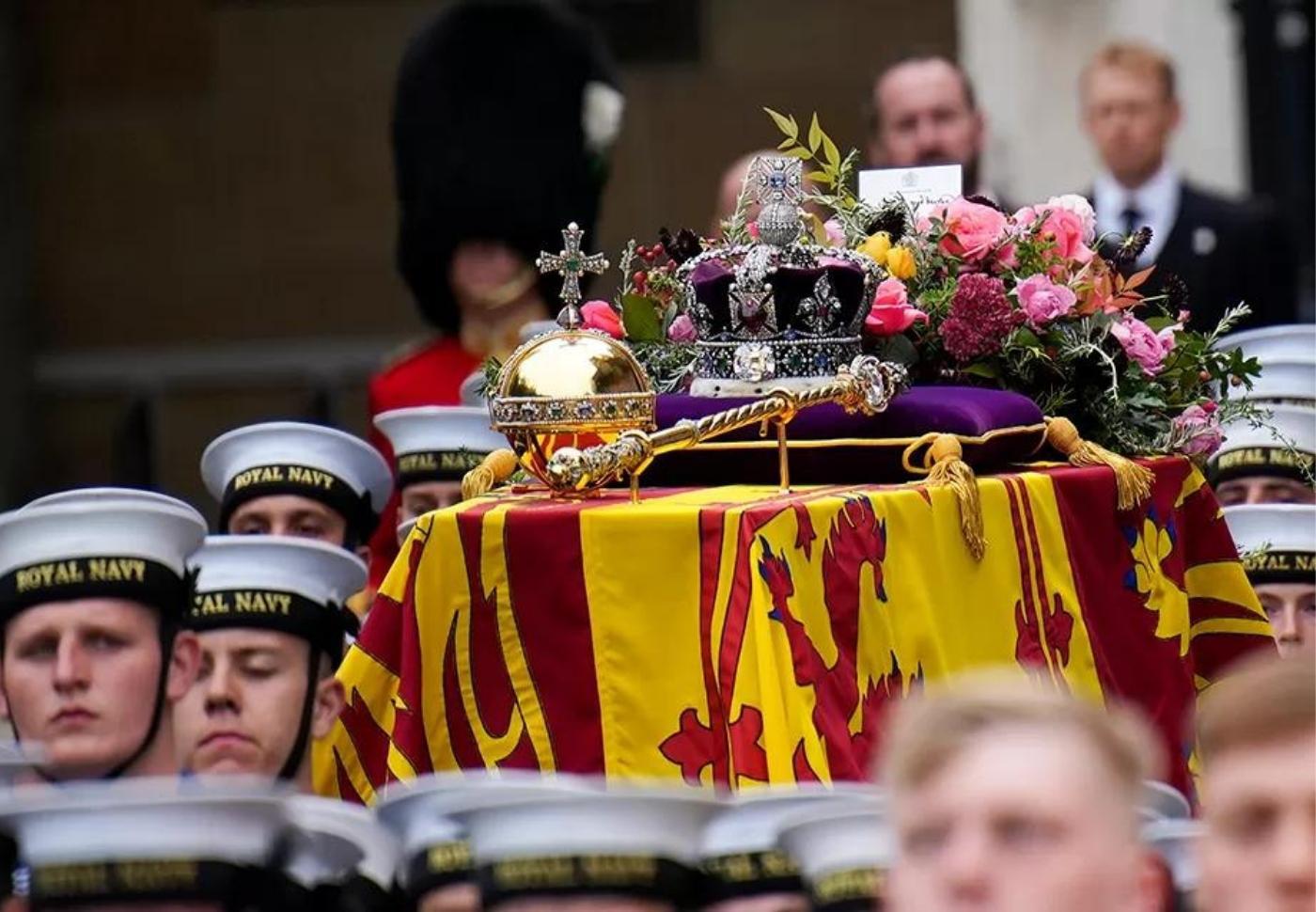 La familia real llega a la Abadía de Westminster para el servicio fúnebre de la reina Isabel II