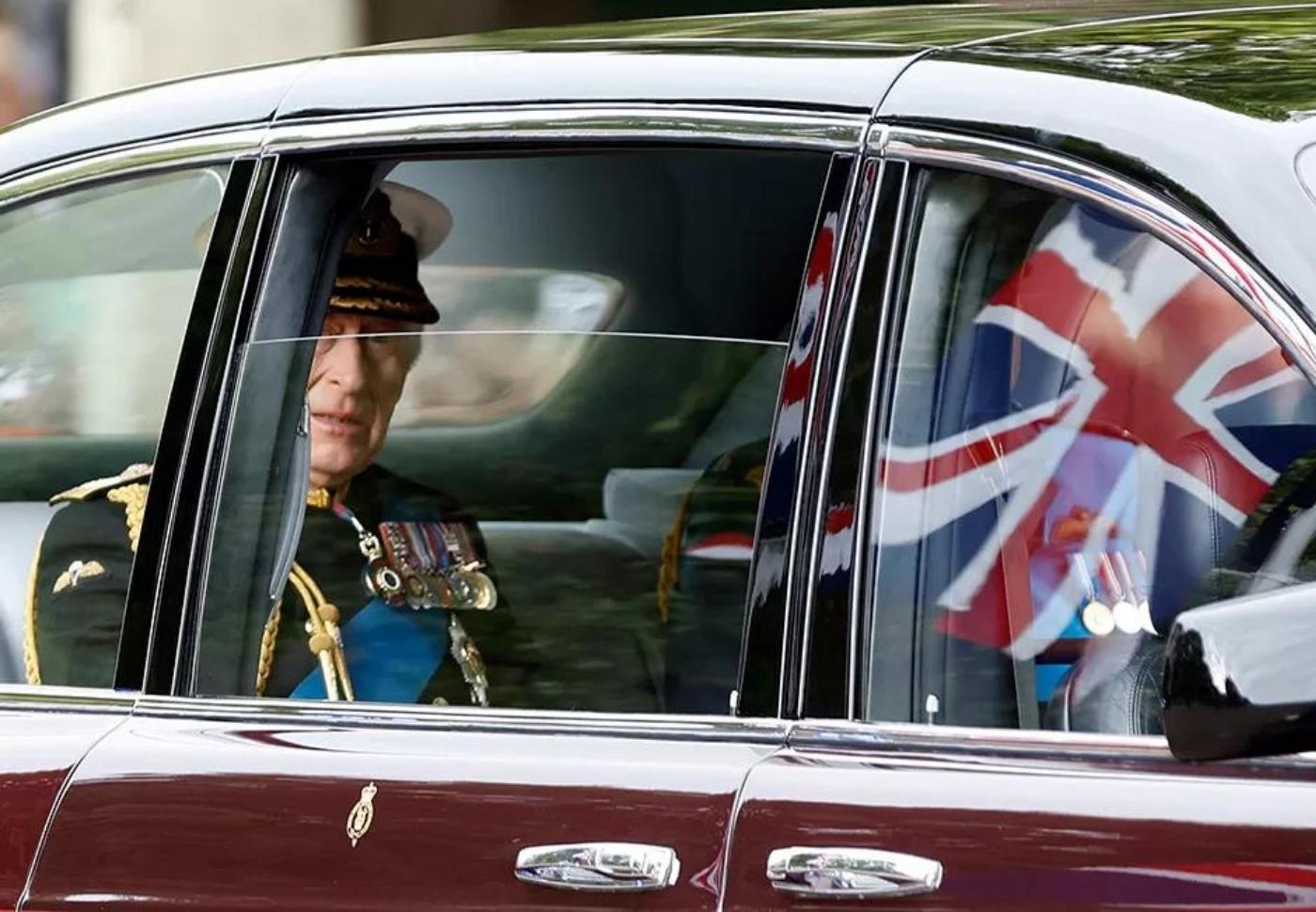 La familia real llega a la Abadía de Westminster para el servicio fúnebre de la reina Isabel II
