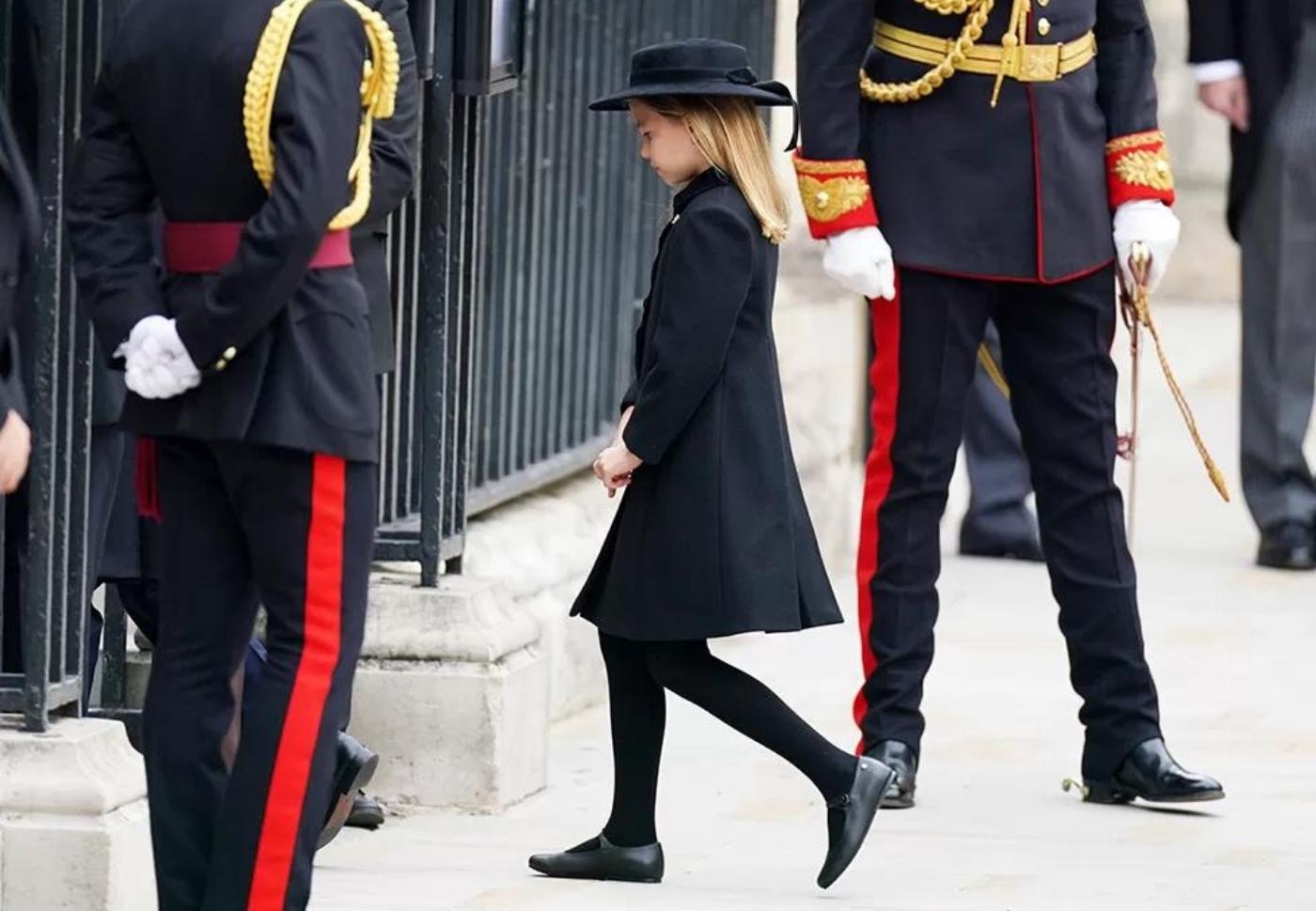 La familia real llega a la Abadía de Westminster para el servicio fúnebre de la reina Isabel II