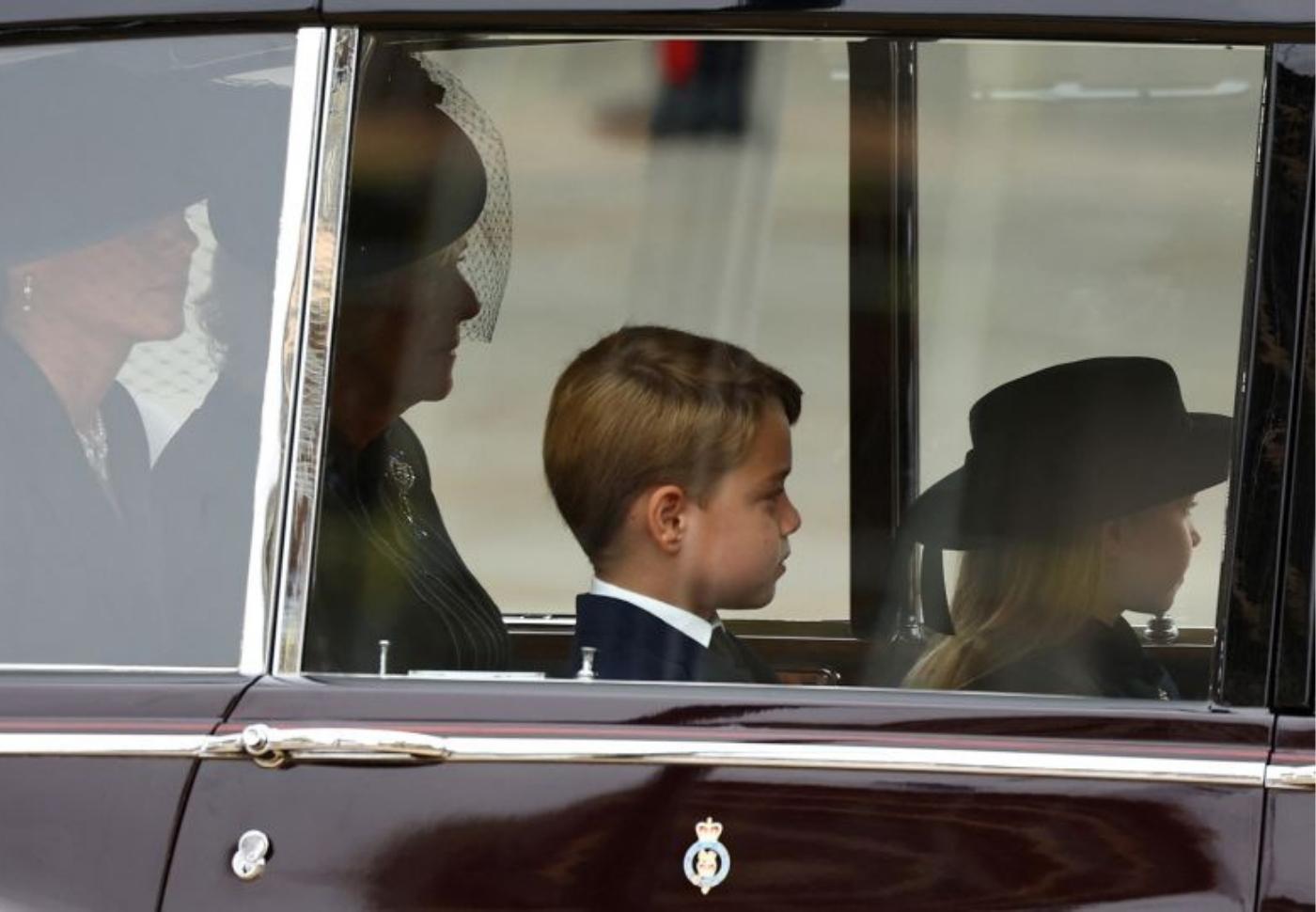La familia real llega a la Abadía de Westminster para el servicio fúnebre de la reina Isabel II