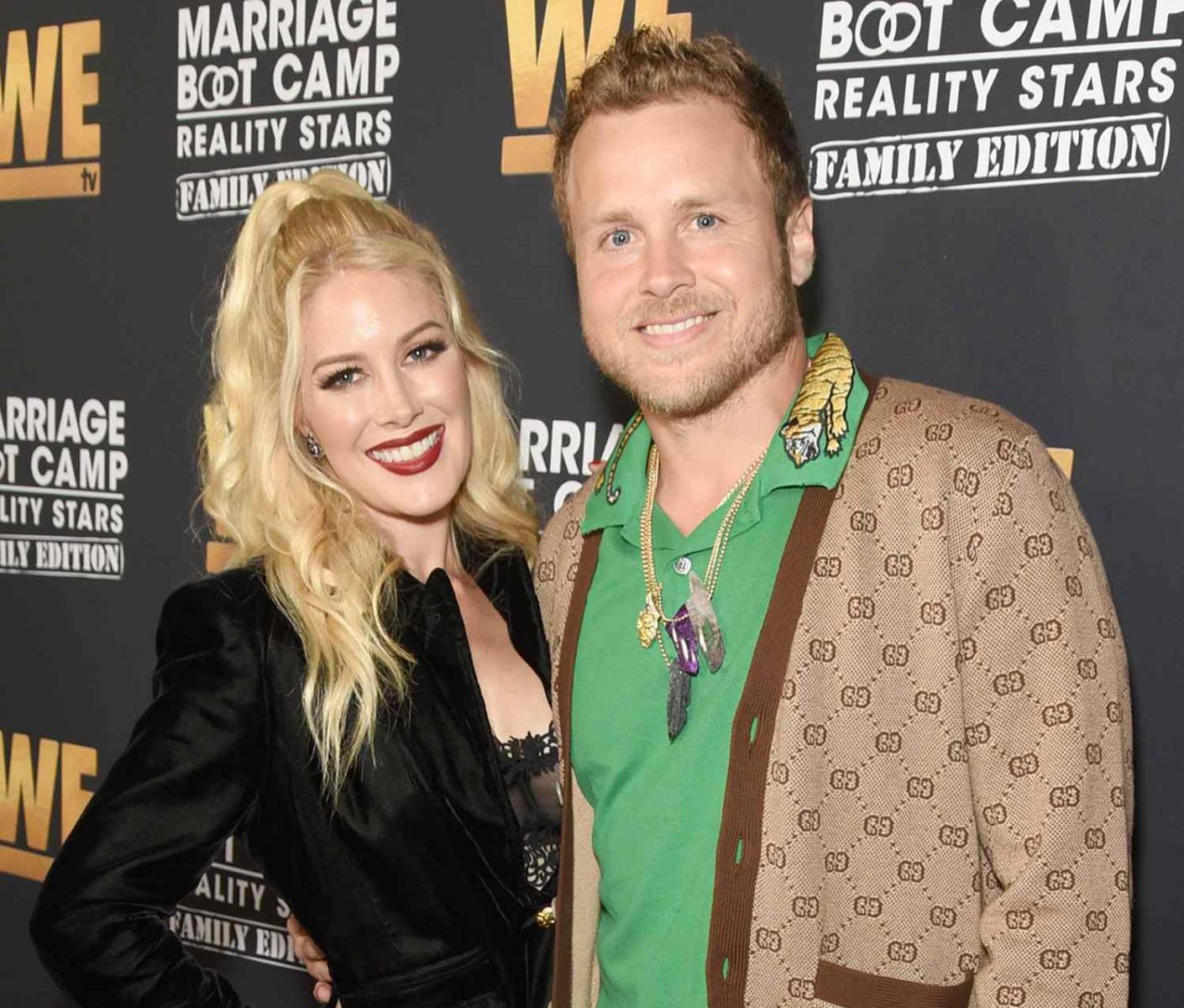 <b>Spencer Pratt y Heidi Montag</b>La pareja de telerrealidad, conocida por su participación en <i>The Hills</i>, confirmó que su casa en Pacific Palisades fue completamente destruida. En redes sociales, compartieron fotos del lugar reducido a cenizas, agradeciendo estar a salvo pero lamentando la pérdida de recuerdos familiares. 