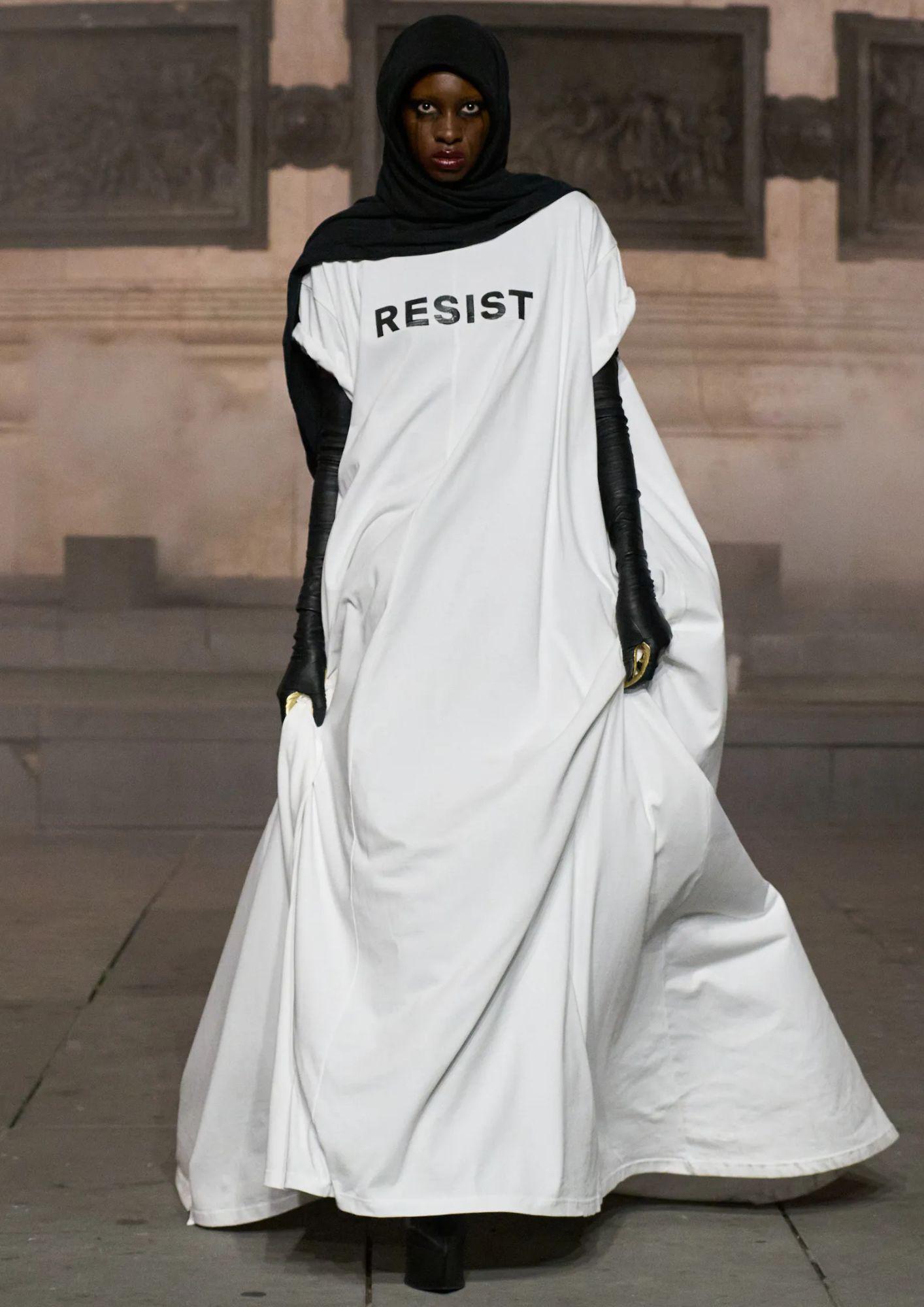 Matières Fécales lleva “The Ninety-Nine Percent” a la Semana de la Moda de París
