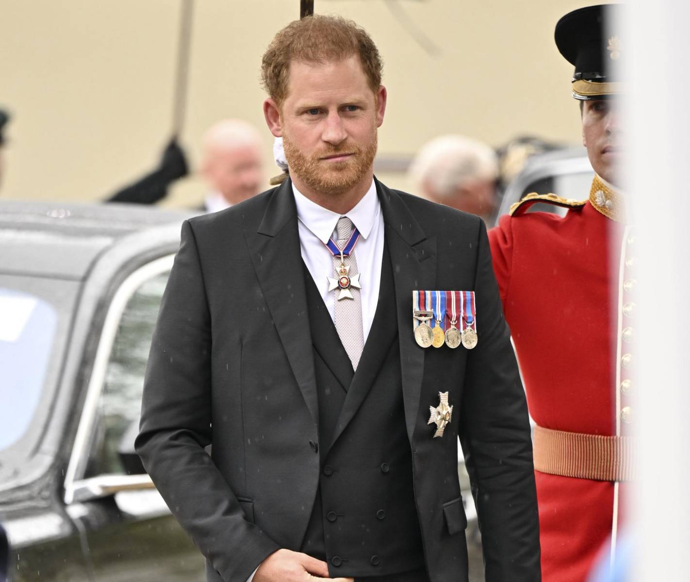 La soledad de Harry en la coronación del Rey Carlos III