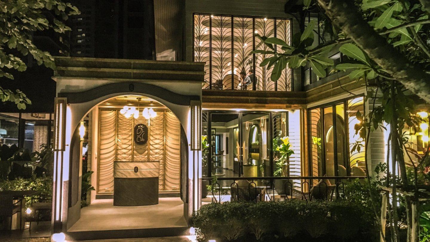38. Sorn es un restaurante tailandés de alta cocina ubicado en Bangkok, Tailandia. Se destaca por su enfoque en la gastronomía tailandesa del sur, específicamente de la región de Songkhla. Fundado por los chefs Supaksorn Jongsiri, Khun Ice, y Yodkwan U-Pumpruk, Sorn se ha ganado una sólida reputación por su autenticidad, atención al detalle y uso de ingredientes frescos y locales.