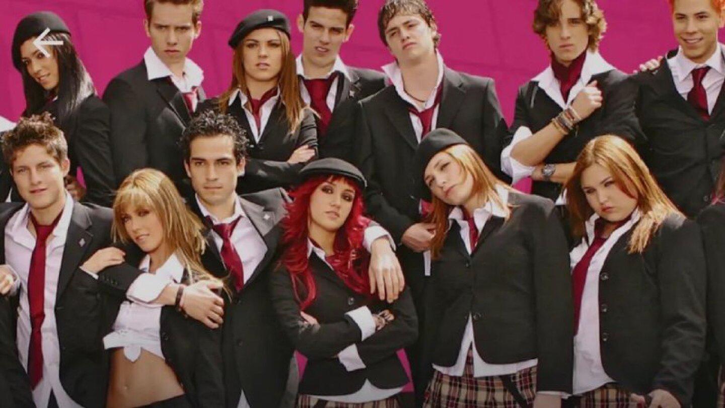 El musical será una adapción de la icónica telenovela “Rebelde”, que fue estrenada en 2004 bajo la dirección de Pedro Damián. La serie original sigue siendo popular, lo que ha motivado su adaptación a un formato teatral.