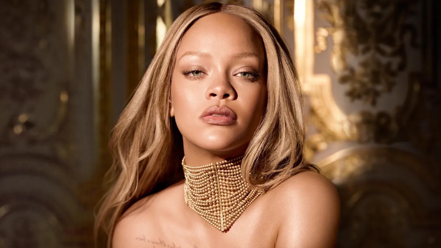 Rihanna tiene participaciones en dos marcas de mil millones de dólares: la empresa de cosméticos Fenty Beauty, que posee junto con el gigante de artículos de lujo LVMH, y la empresa de lencería Savage X Fenty. 