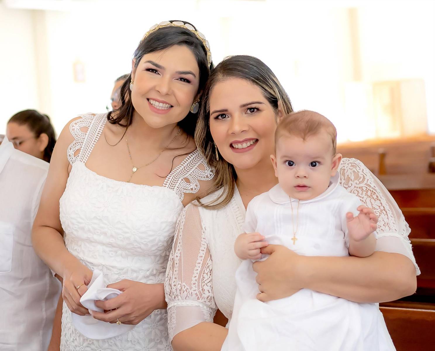 Paola Vásquez de Solano, Alejandra Grande con su hijo Christian André Valladares.