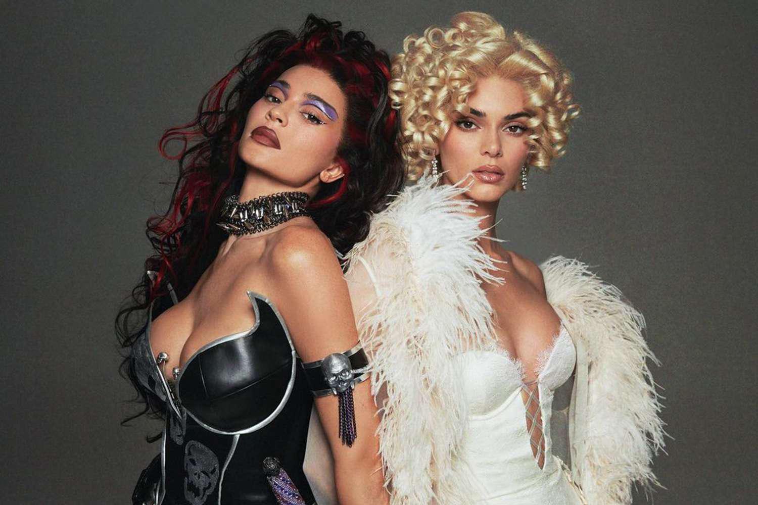 Kendall y Kylie Jenner se transformaron en los personajes de Batman Forever, Sugar y Spice. En este tributo a las icónicas compañeras del villano Dos Caras, Kylie adoptó el papel de Spice, con un atuendo oscuro, mientras que Kendall encarnó a Sugar, deslumbrando con su look angelical y lleno de brillo. Las hermanas Jenner revivieron el estilo de Gotham con un toque moderno y glamuroso.