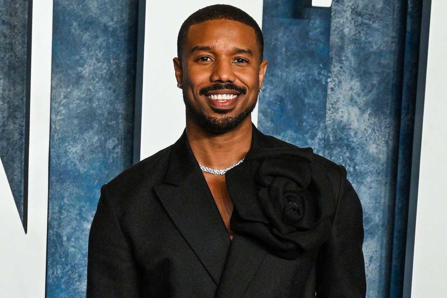 <b>Michael B. Jordan</b>El galán de Black Panther no solo tiene una sonrisa matadora, sino que también es uno de los solteros más codiciados de Hollywood. Desde su ruptura con Lori Harvey, Michael ha vuelto al club de los corazones libres y parece estar disfrutando de su soltería.