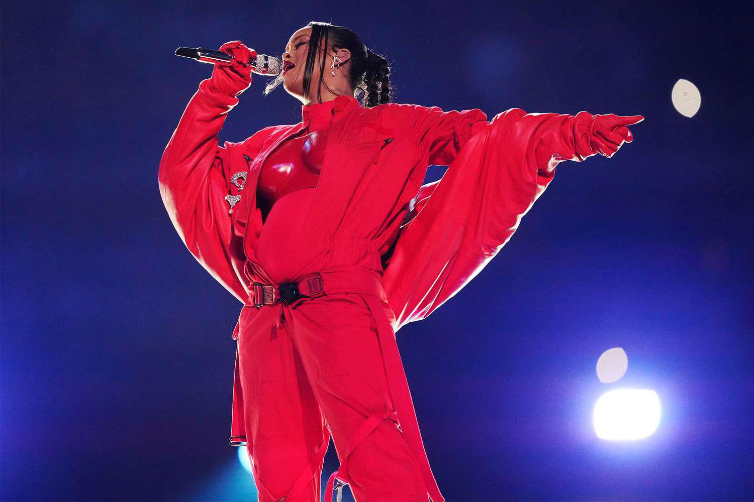 <b>Presentación de Rihanna en el Super Bowl</b>La verdadera ganadora del Super Bowl LVII fue Rihanna, quien se presentó durante el show de medio tiempo. La cantante salió al escenario no solo para impactarnos con la interpretación de sus mejores canciones, también para sorprendernos con la noticia de que estaba embarazada de nuevo. ¡Un espectáculo increíble!
