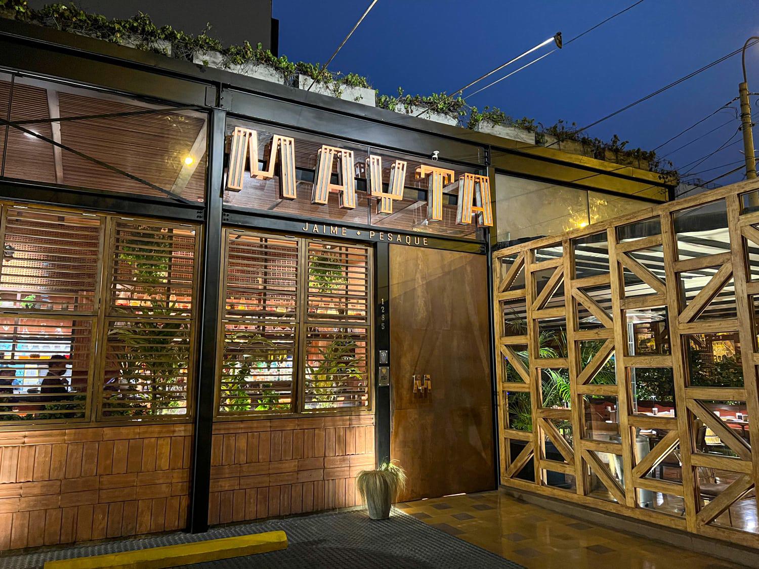 41. Mayta es un renombrado restaurante ubicado en Lima, Perú, conocido por su cocina contemporánea peruana con un toque creativo y moderno. Fundado por el reconocido chef peruano Jaime Pesaque, Mayta ofrece una experiencia gastronómica única que celebra los sabores tradicionales del Perú con presentaciones innovadoras y técnicas culinarias vanguardistas.