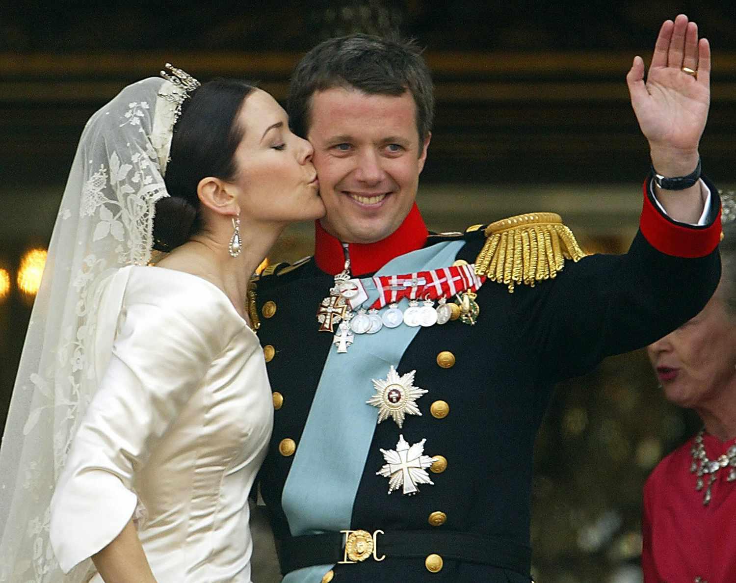 La pareja contrajo matrimonio el 14 de mayo de 2004, en la Catedral de Copenhague, y la recepción tuvo lugar en el Palacio de Fredensborg. 