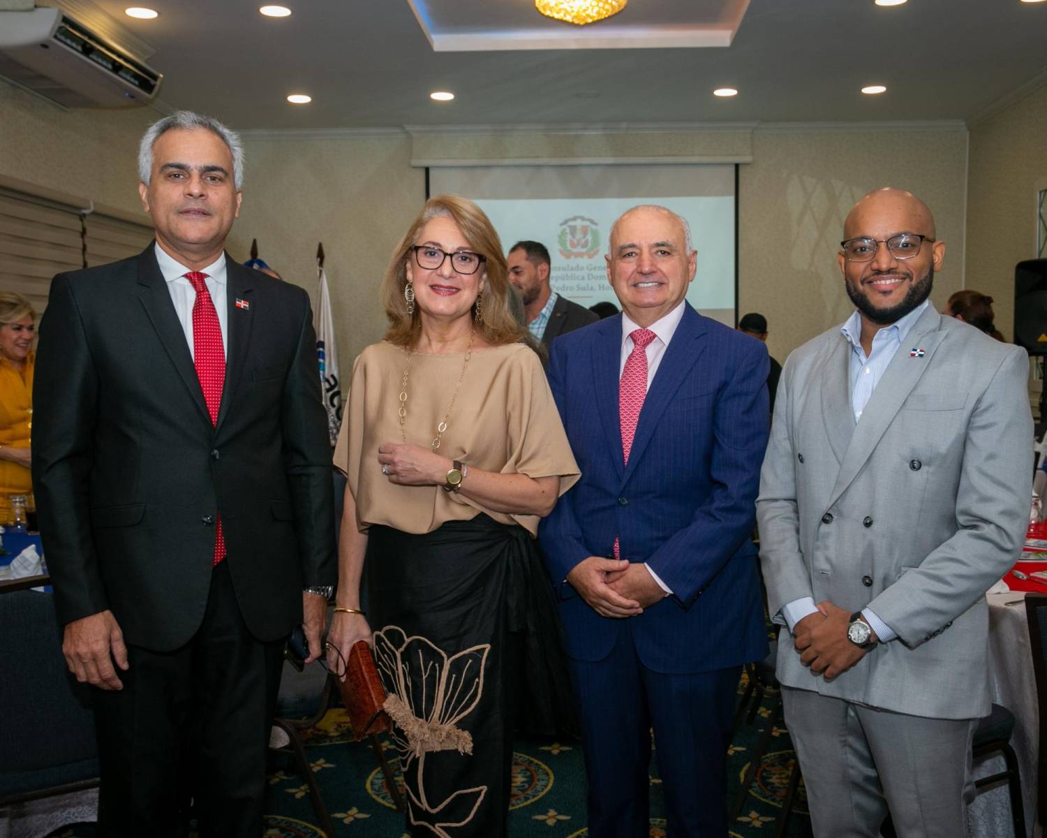Luis García, Samia y Raymound Maalouf con Melinton Jiménez