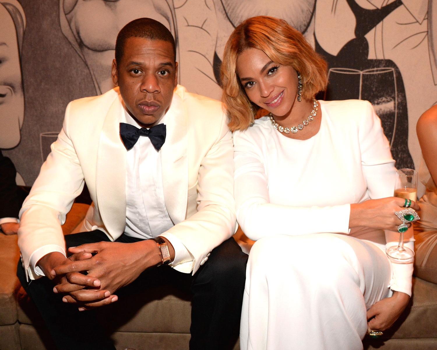 Jay Z y Beyoncé se conocieron en el rodaje de un video musical en el que aparecía la cantante, comenzaron a salir y decidieron casarse luego de cuatro años. Se llevan una diferencia de 12 años.