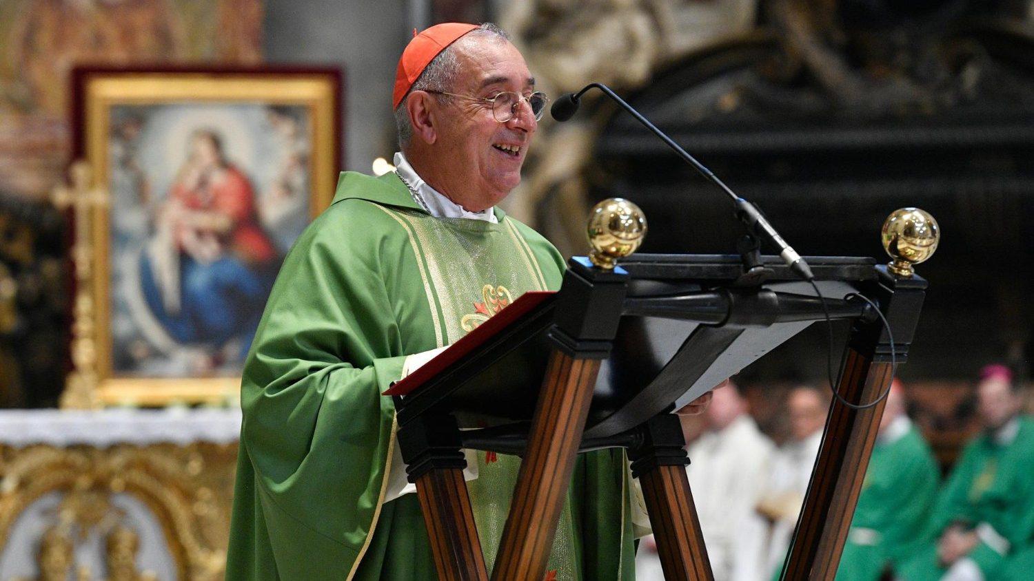 <b>Cardenal Angelo De Donatis</b>Actual Vicario de Roma, De Donatis es cercano al Papa Francisco y ha trabajado estrechamente con él en diversas iniciativas. A sus 70 años, su conocimiento de la pastoral romana lo posiciona como un candidato interno.
