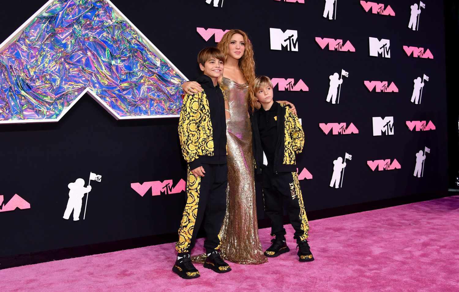 Hijos de Shakira debutan como cantantes con la canción “The One”