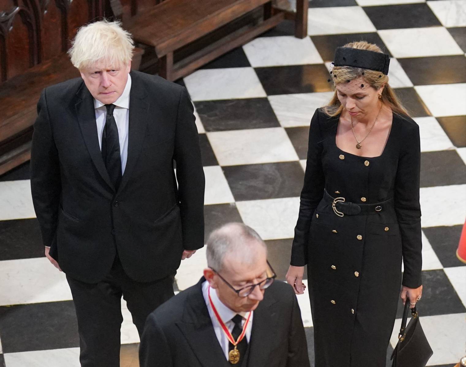El ex primer ministro Boris Johnson y su esposa Carrie Johnson (Photo by Dominic Lipinski / POOL / AFP)
