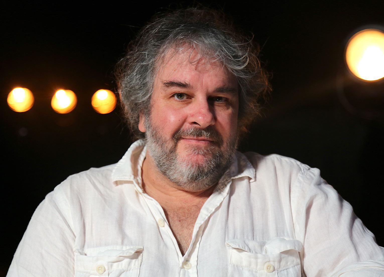 Peter Jackson, el visionario director detrás de las franquicias de El Señor de los Anillos y El Hobbit, hizo la mayor parte de su fortuna con su compañía de efectos visuales, Weta Digital, que vendió una parte de sus activos al fabricante de juegos Unity Software en 2021. Ese acuerdo le dio casi mil millones de dólares en efectivo y acciones.