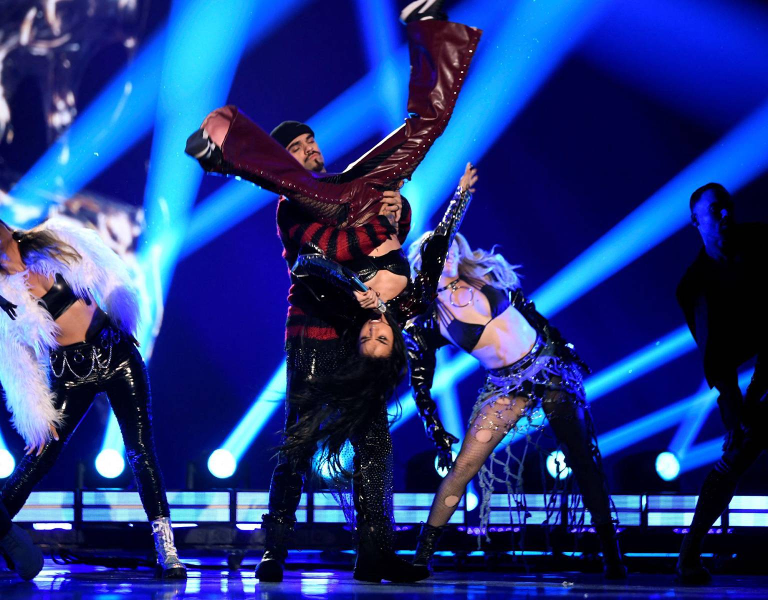 “Traer XT4S1S a los premios Latin Amas me hace sentir súper orgullosa, sobre todo porque es un proyecto y una canción que nació en la sala de casa, con mi novio, con Alex Hoyer, y es una canción nuestra, sin nadie más”, dijo días antes la cantante mexicana