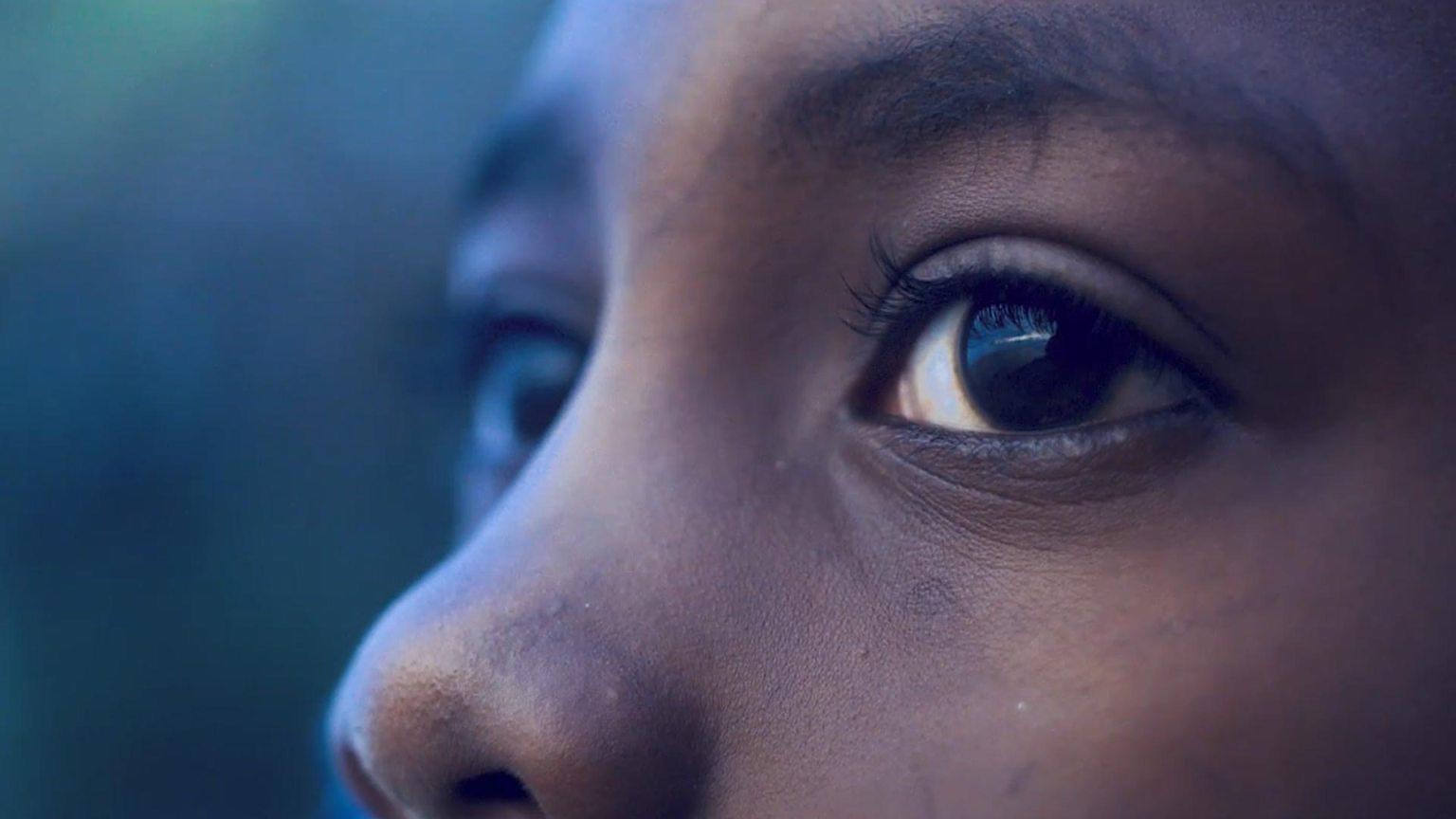 <b>Negra soy </b>Un documental cinco estrellas que fue proyectado en el emblemático Festival de Locarno. Hace un año, la directora hondureña Laura Bermúdez llevó su obra “Negra soy” a tierras suizas. “Negra soy” es un corto que enfoca a la comunidad garífuna de nuestro país, celebrando la belleza de ser mujer.