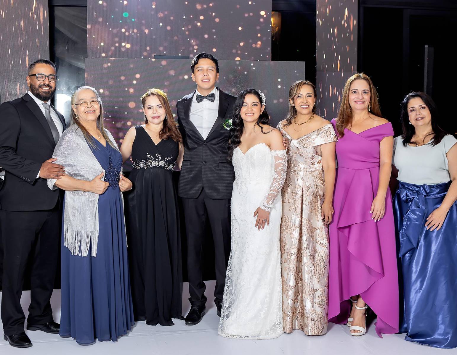 Claudio Larios, Candida de Larios, Meletzis Villafranca, Yitzhak Burgos, Andrea Altamirano, Rosa Larios, Marta Calidonio y Diana Lara
