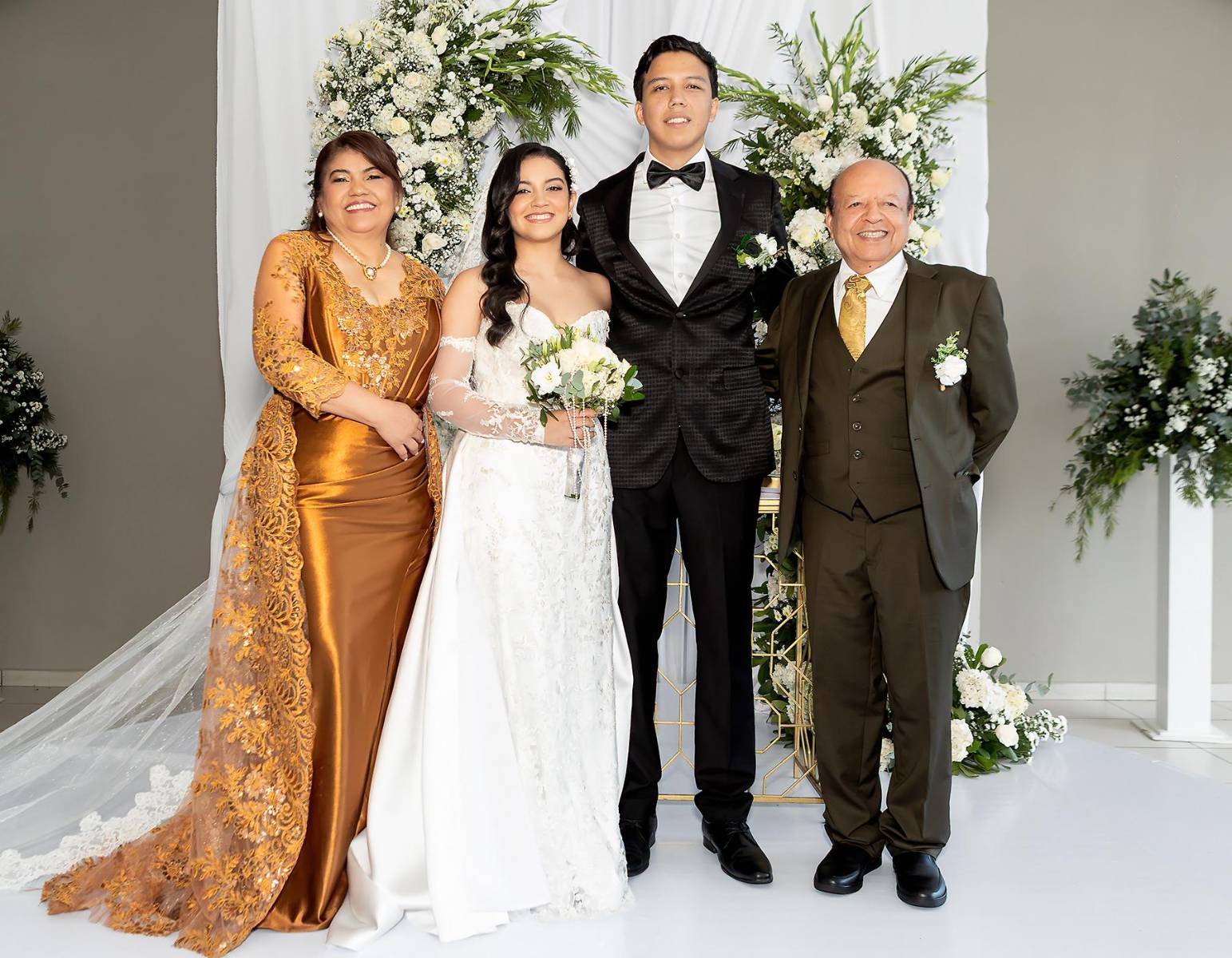 Lesly Pavón, Andrea Altamirano, Yitzhak Burgos y Jose Roberto Altamirano