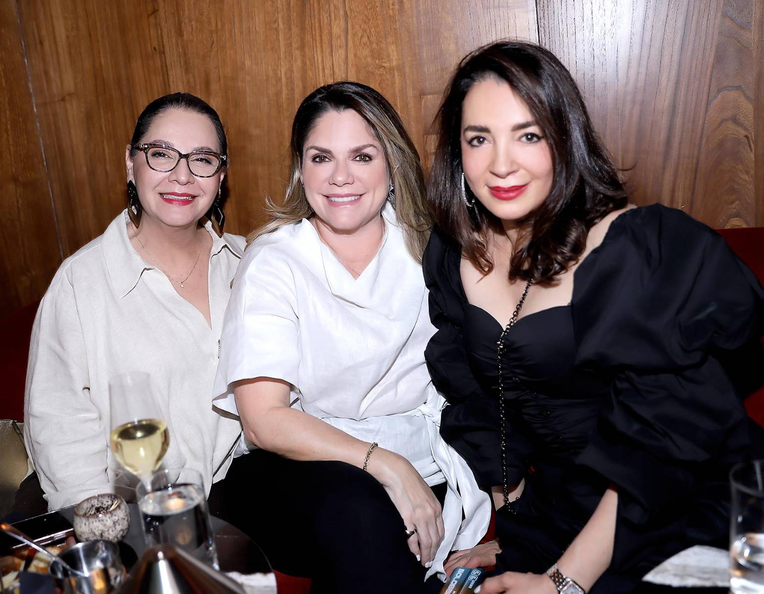 Al estilo de “Lady in red” Lisa Hilsaca celebró su cumpleaños