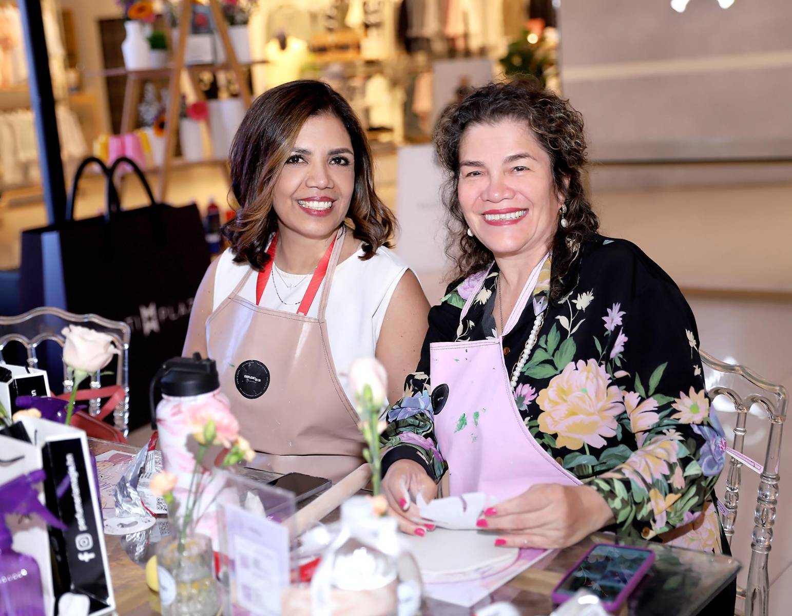 Mayté González y Patricia Durón.