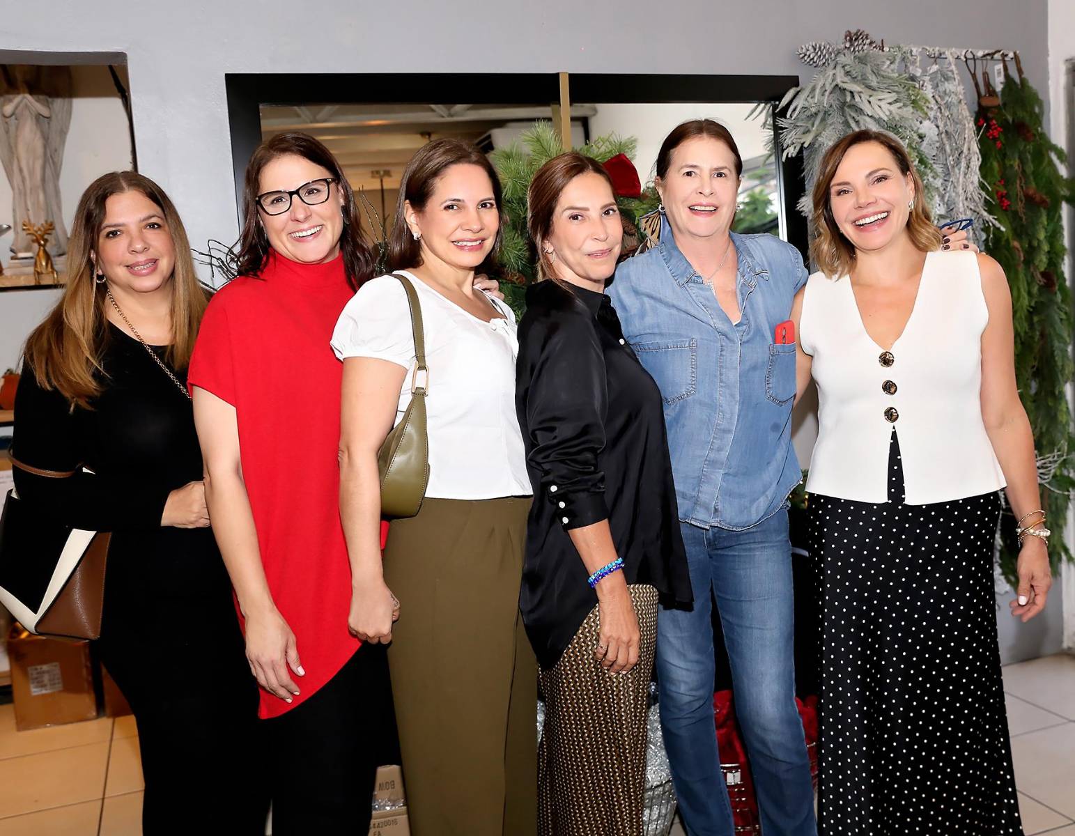 Norma García, Lineth Vega, Tatiana Zelaya, Elena Williams, Monique Casanova y Cathy Vega. 