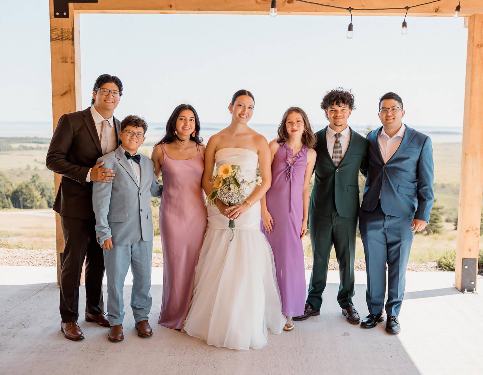 Sixto Hernández, Andrés Parra, Paola Rubí, María Hernández, Camila Parra, Hernán Rubí y Mauricio Hernández
