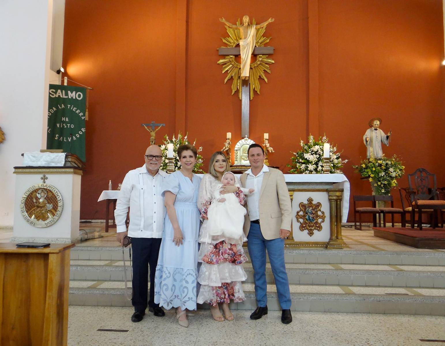 César Pío Santos, Norma Leiva de Santos, Annie Núñez de Barross y Dalton John Barrosse.
