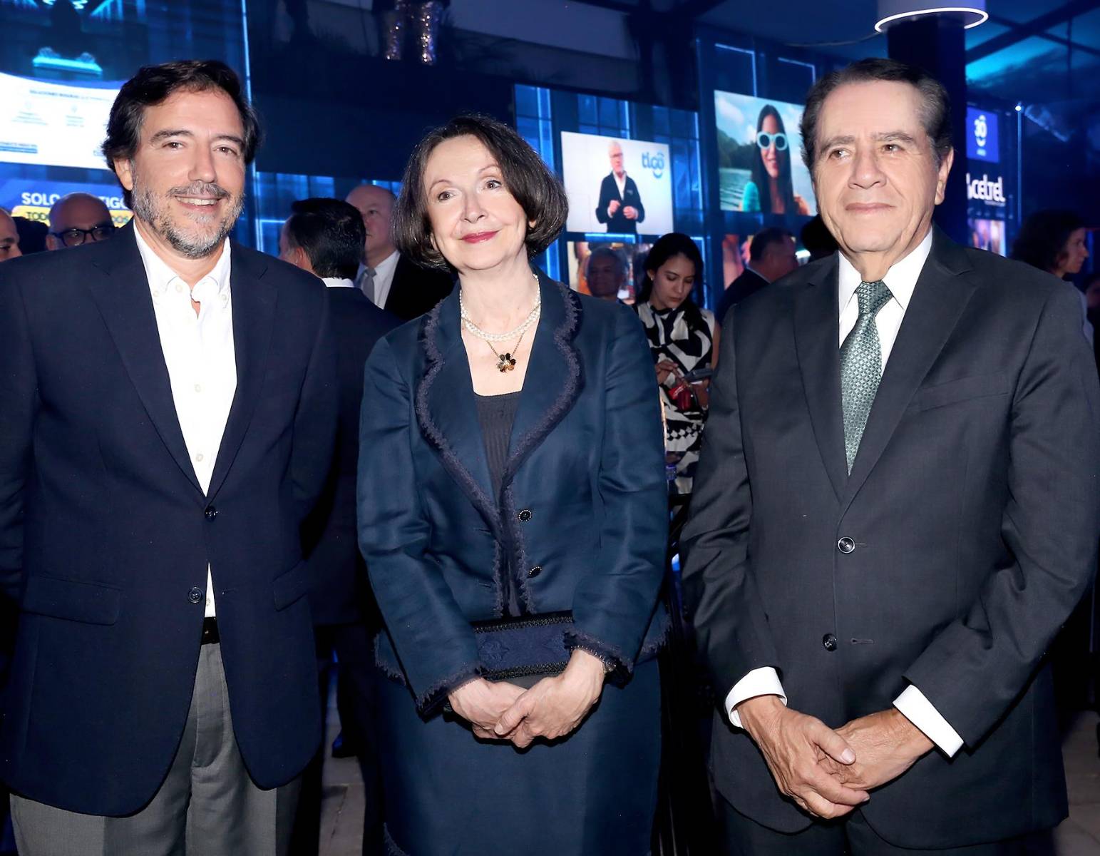 Luis Costas, Aurora de Bueso y Manuel Venancio Bueso. 