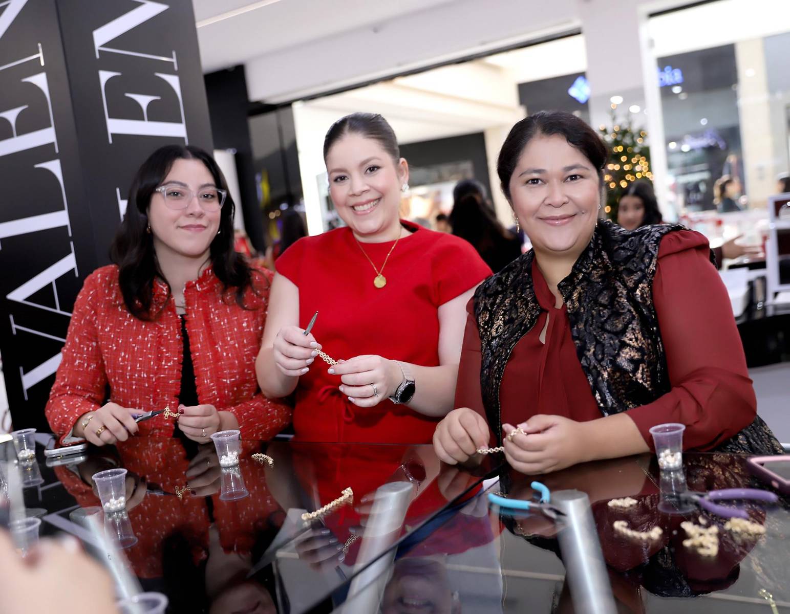 Tali Espinoza, Melissa Cáceres y Brenda Ortez.