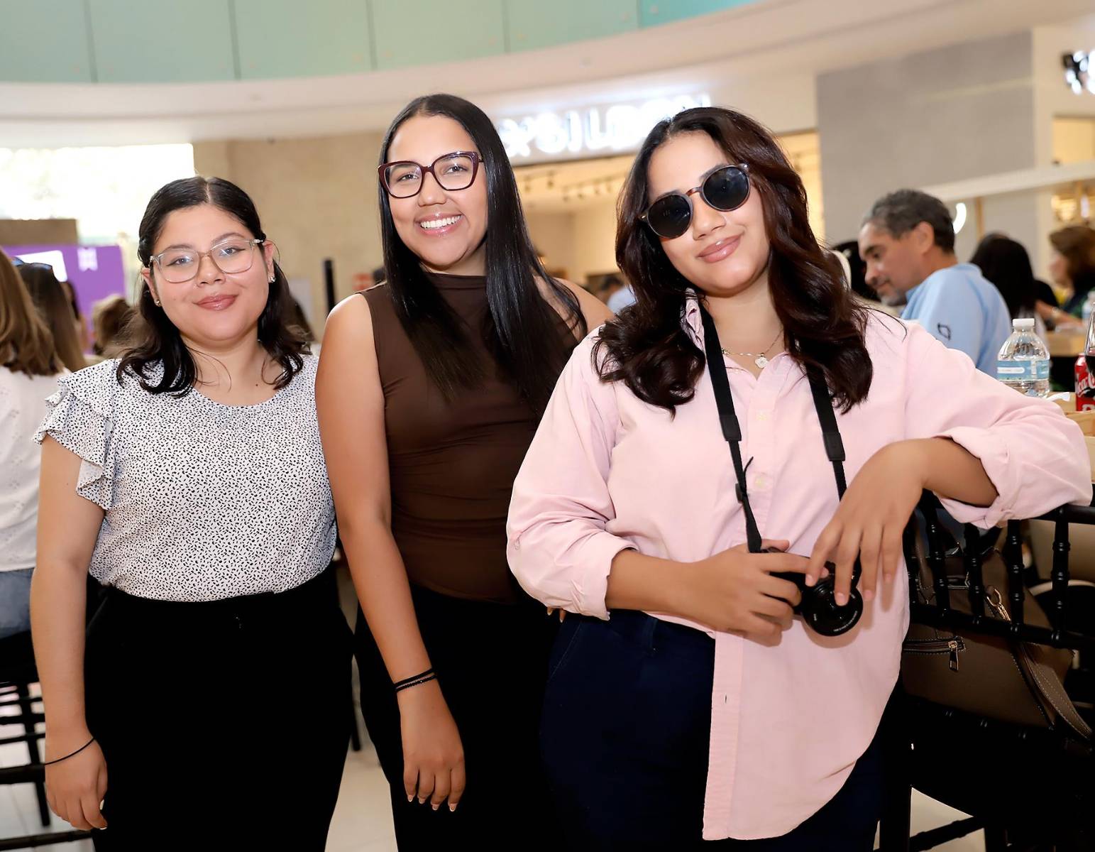 Georgina Cano, Gloria Godoy y Caroline Moncada.