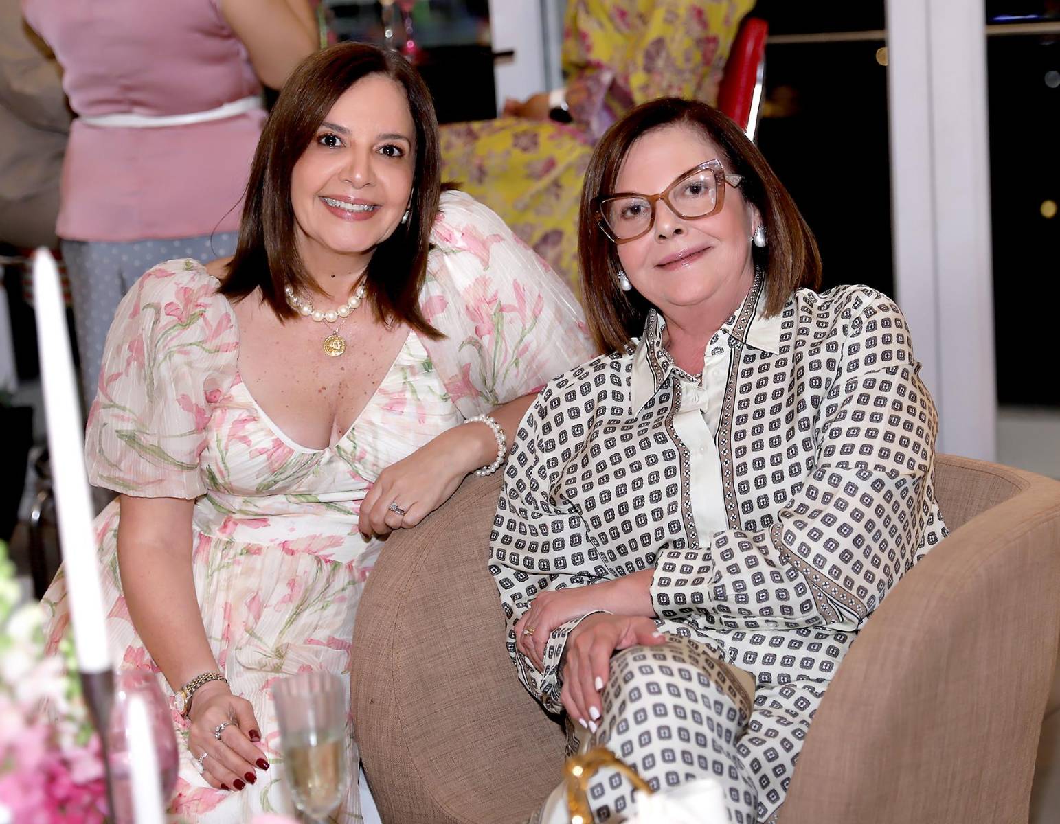 Mónica Segovia y Annette Bendeck 