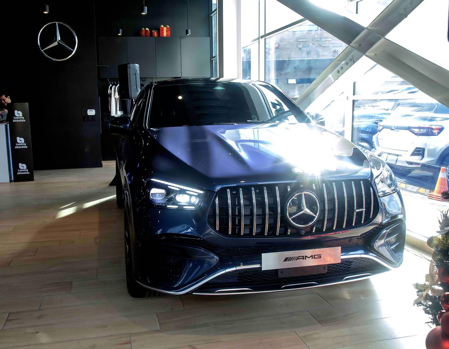 Mercedes-Benz Honduras celebra el bienestar con “Barre &amp; Drive” junto a Leasing Atlántida y Estilo