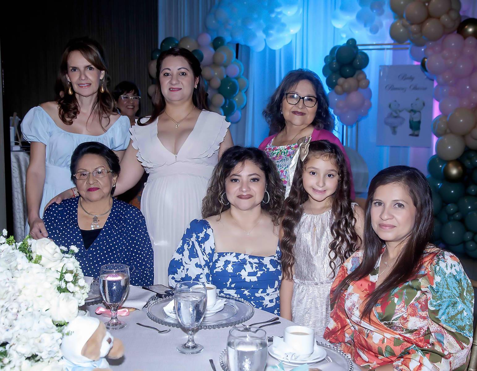 Patricia De Ramirez, Nora Ibarra, Elda Moncada, Magdalena Sauceda, Mariela Pedercini, Juliana Pedercini y Lurvin de Ramirez