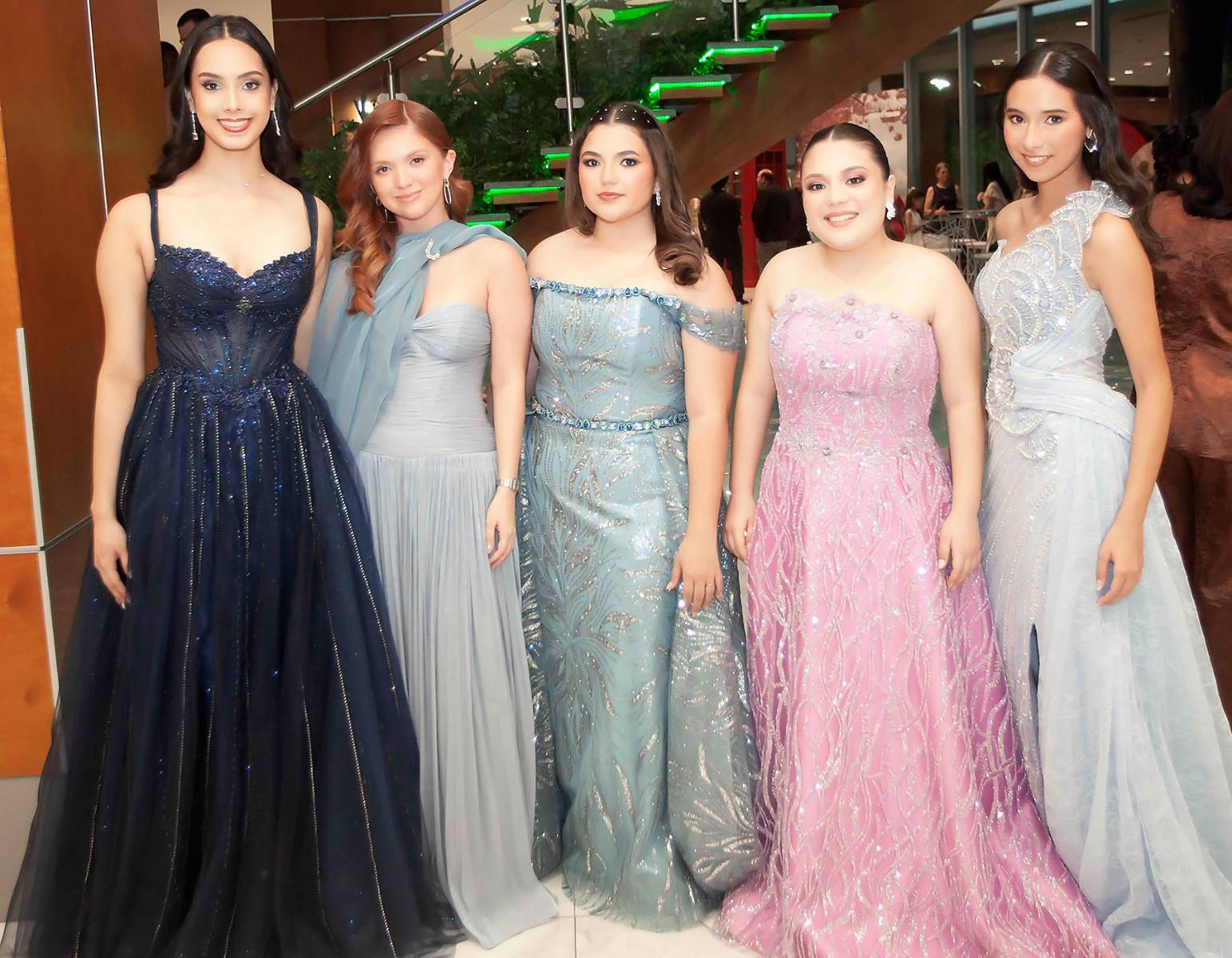Carla Mejía, Sofía Reyes, María José Pérez, María Fernanda Castellón e Ivana Castillo.